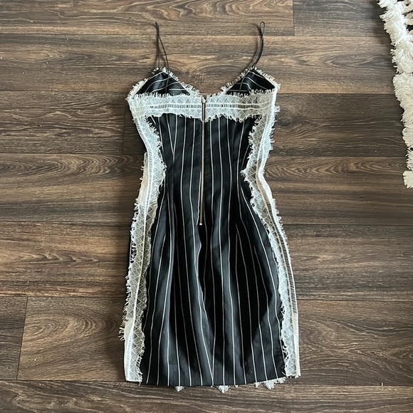 Vatanika Dress - Picture 4 of 7